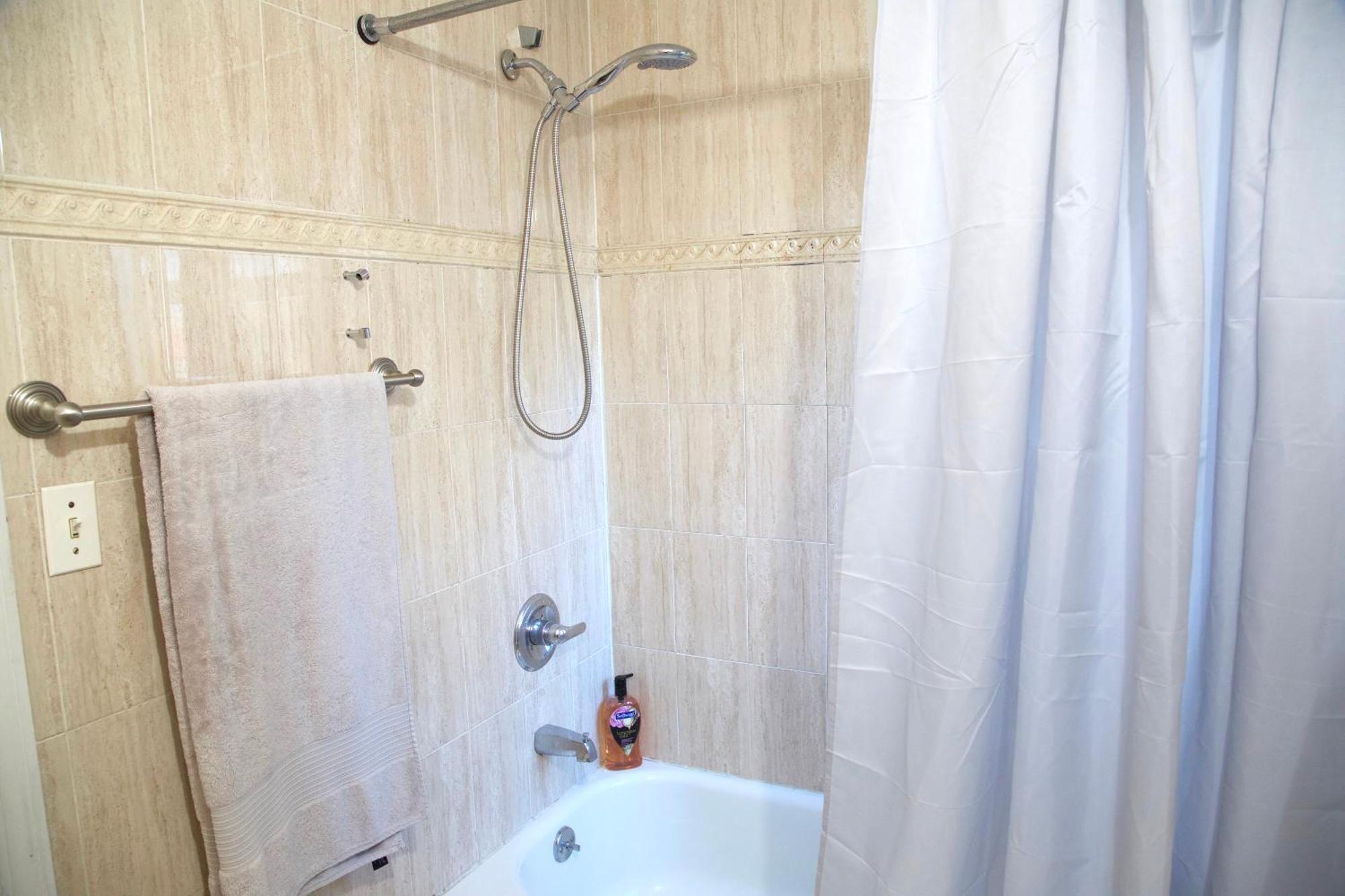 Brightonbeach2-room W & Balcony New York